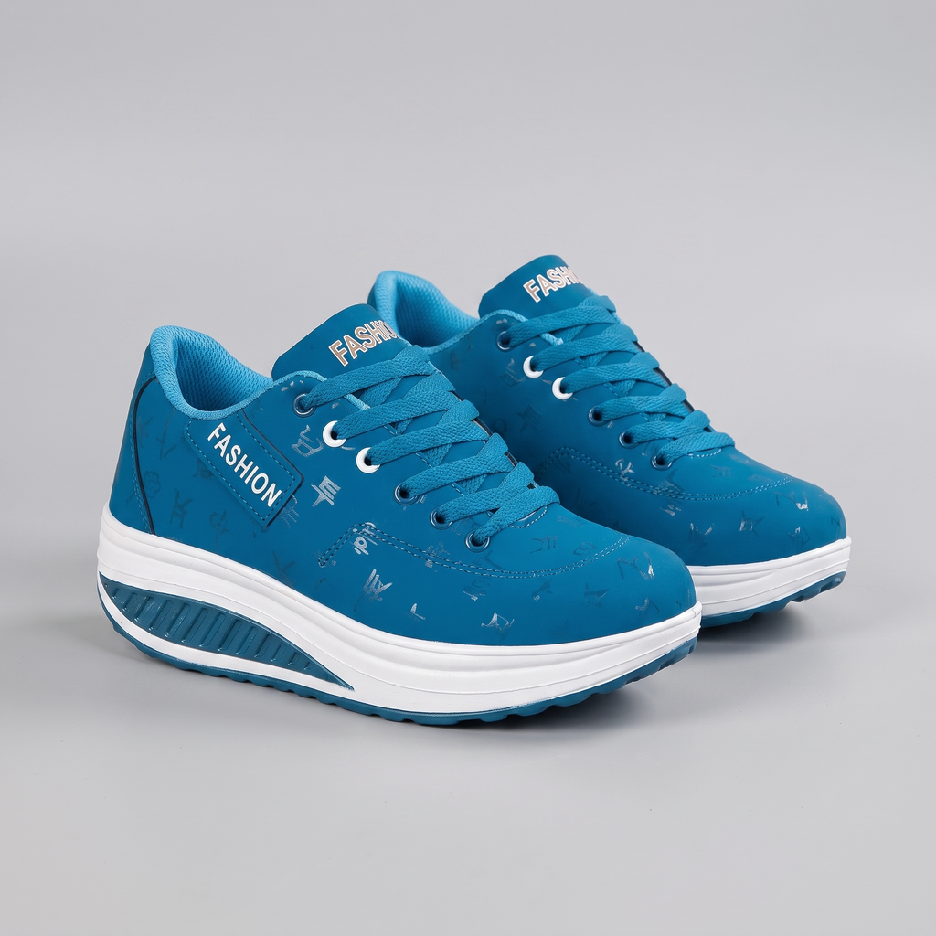 CHLOE LACE-UP SNEAKERS