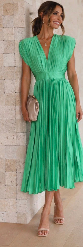 Ellis & Johnson™  | Timeless Pleated Midi Dress