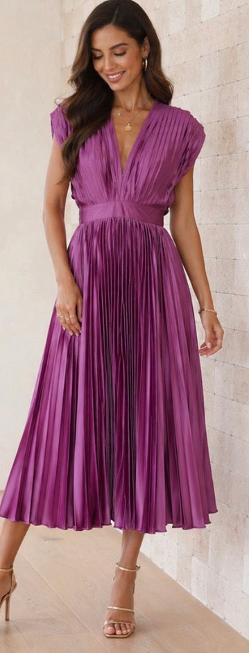 Ellis & Johnson™  | Timeless Pleated Midi Dress
