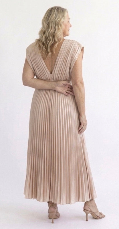 ARVELYNE™  | Timeless Pleated Midi Dress