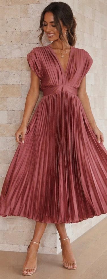 Ellis & Johnson™  | Timeless Pleated Midi Dress